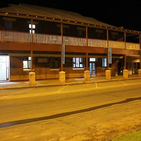 Queen Of The Murchison Guest House & Cafe Cue Esterno foto
