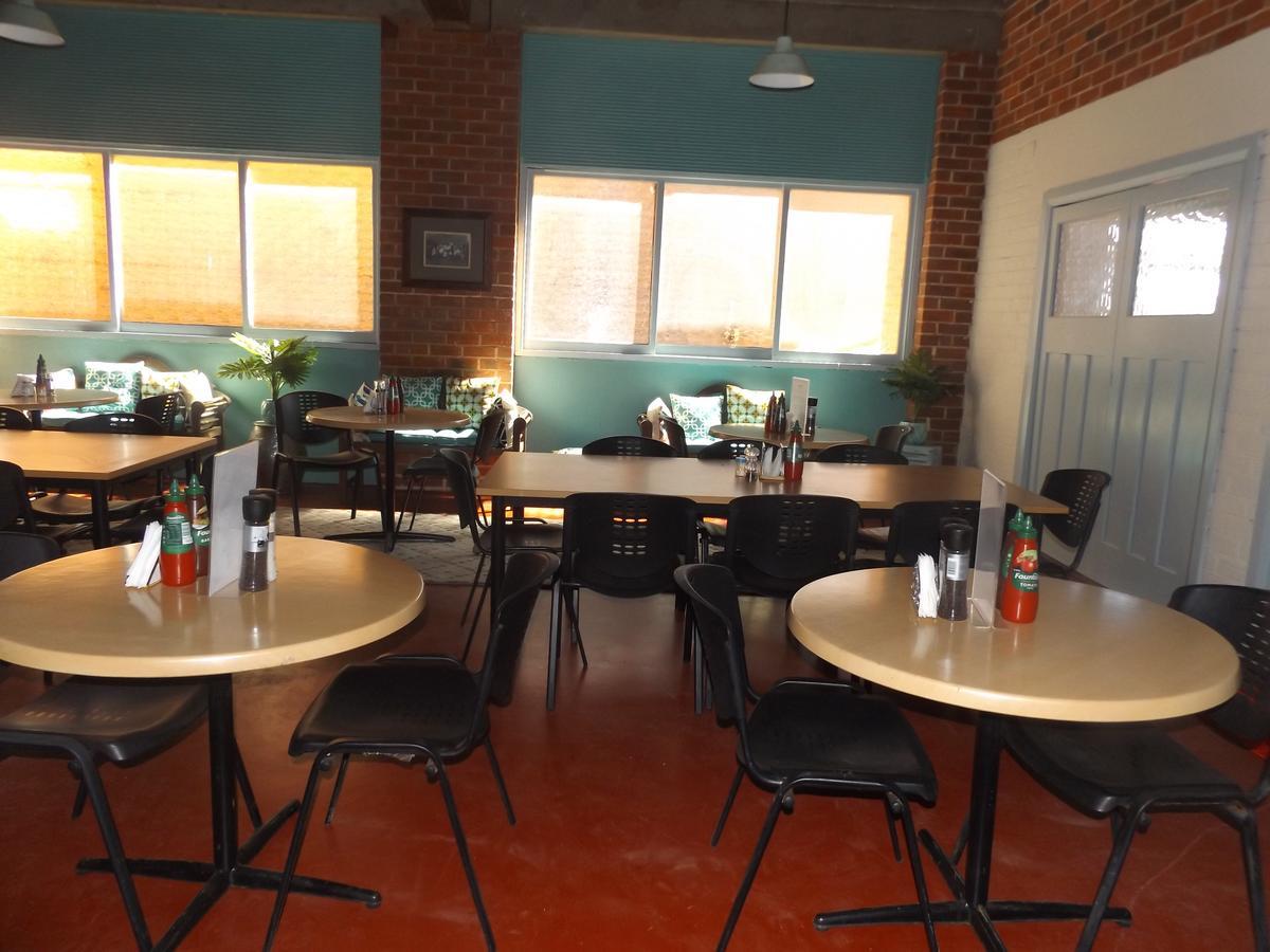 Queen Of The Murchison Guest House & Cafe Cue Esterno foto